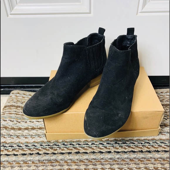 black pointed toe block heel ankle boots